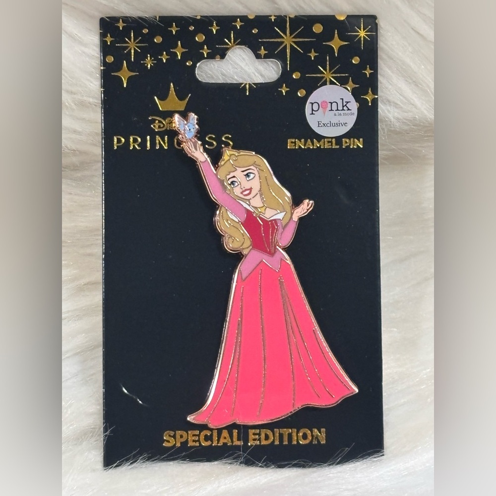 Disney Princess and Sidekicks Series Aurora with Bird 2.25" SE 1000 Pin